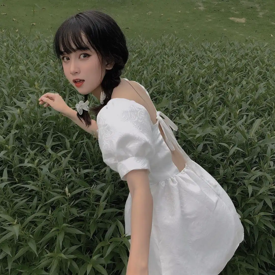 야외에서 찍은 데이톡 회원 프로필 사진