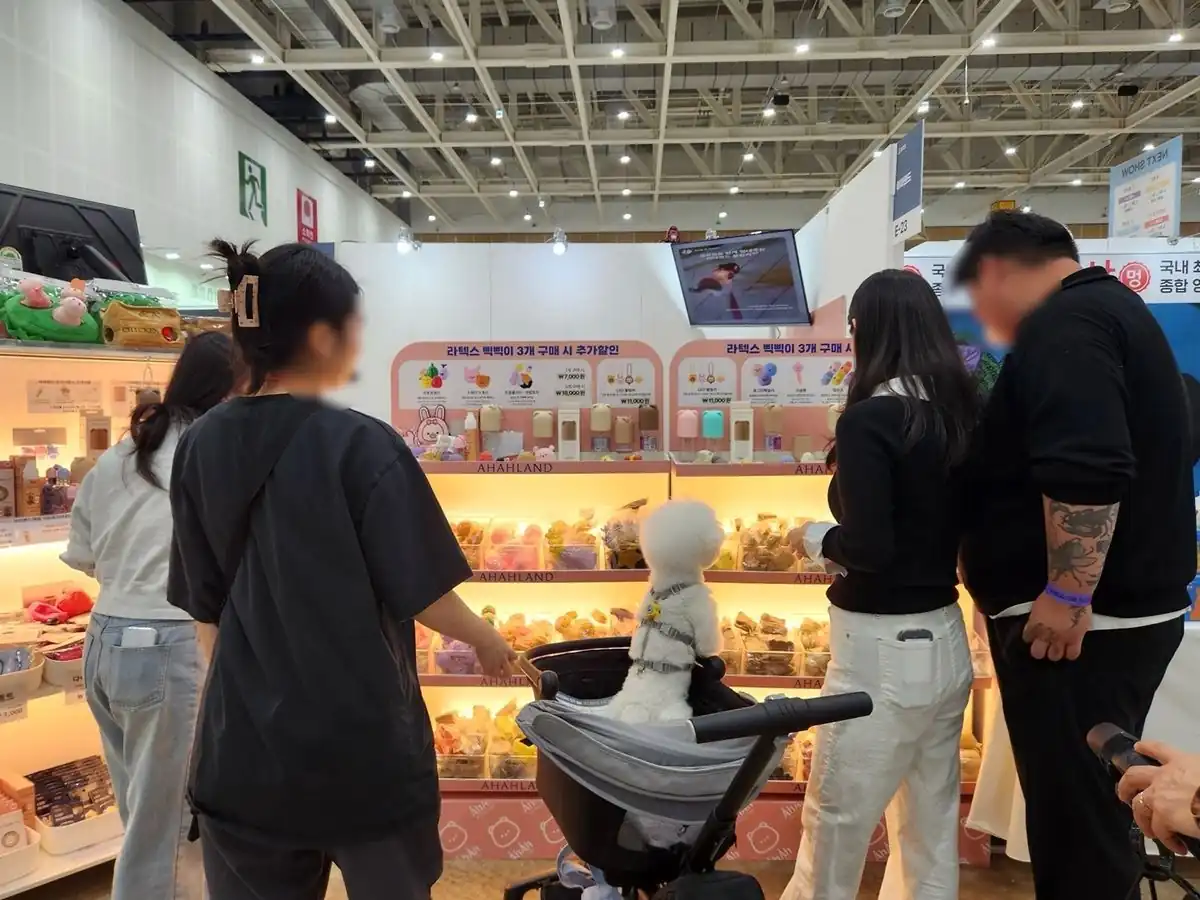 반려동물 간식 진열대